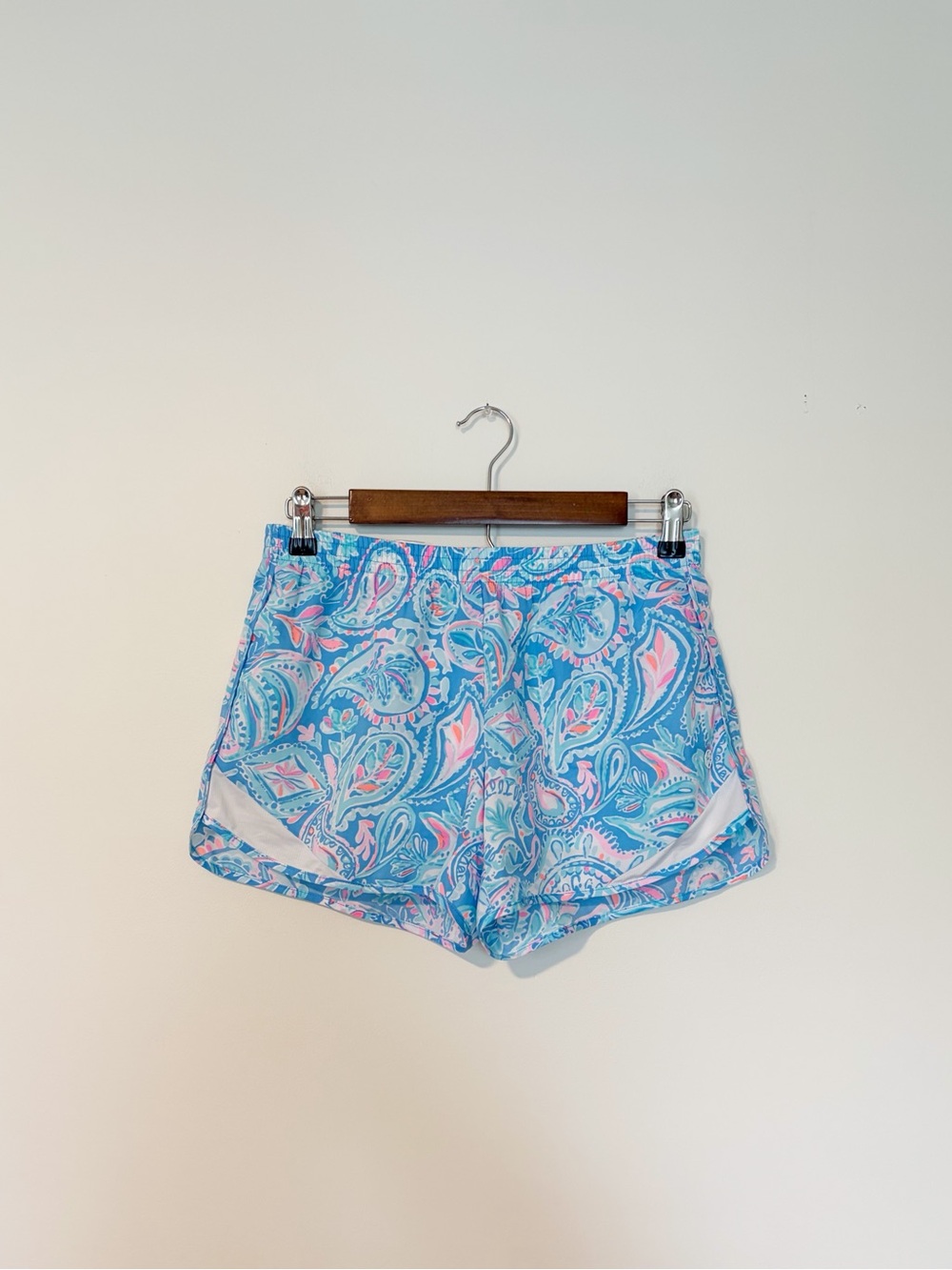 Lilly Pulitzer Luxletic Ocean Trail Shorts in Zanzibar Blue Fish Kiss Size Small